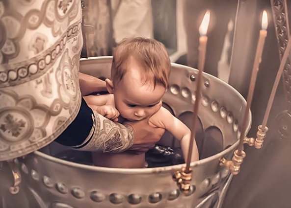 Хрещення - це перша і одна з найважливіших християнських таїнств