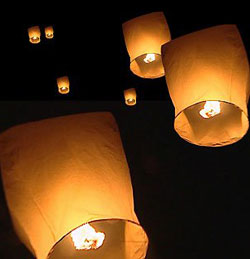 Ліхтарі в свято Середини осені не так барвисті, як ті в   фестиваль ліхтарів