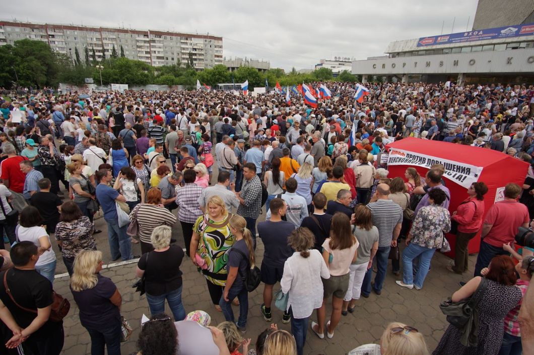 Оцінити кількість учасників мітингу можна було тільки порівняно: у вересні минулого року на зустрічі з Навальний на цій же площі, за даними незалежних спостерігачів, стояло не менше семи тисяч чоловік: сьогодні, на мій погляд, ще більше