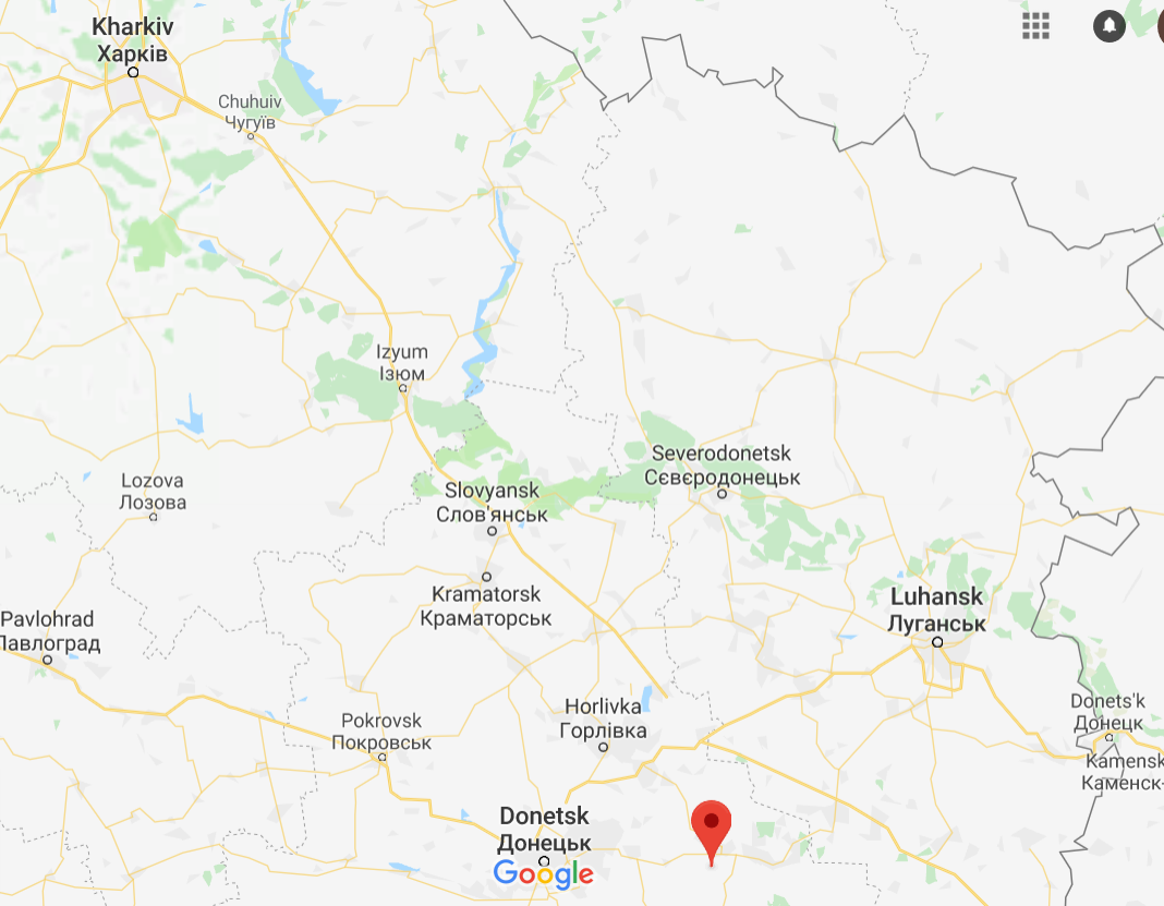 При цьому глядачам чомусь показують, як ЗРК їде по центру Луганська (Зарощенське знаходиться в Донецькій області)