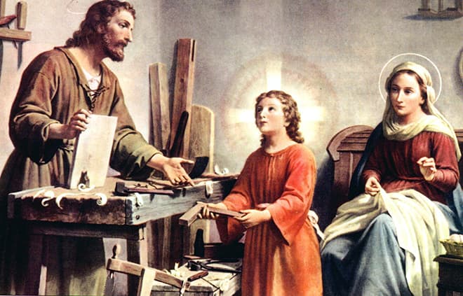Коли Ісус підріс, то став допомагати названому батькові в плотницком справі, що згодом і заробляв на життя