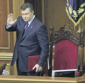 Президент   Віктор Янукович   підписав Закон «Про внесення змін до закону України« Про військовий обов'язок і військову службу »(щодо продовження військової служби за новим контрактом)»