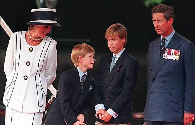 Як і старший брат,   принц Вільям   , Гаррі отримував не індивідуальну освіту, а ходив в лондонську школу зі звичайними дітьми не королівської крові