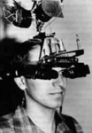 У тому ж 1968 році з'явився і перший прототип пристрою віртуальної реальності, розроблений Іваном Сазерлендом (Ivan Sutherland) і його студентом Бобом Спроуллом (Bob Sproull), - шолом-дисплей (Head Mounted Display або HMD)