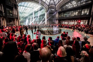 Шоу начинается