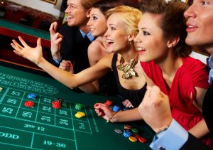 Как вы думаете, кто редко поддается искушению азартными играми: мужчина или женщина