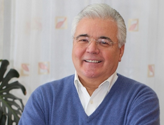 Тут варто додати, що Святаш-старший, провідний бізнес на окупованій українській території, є представником нової партії «Відродження» та   очолює   в облраді постійну комісії з питань соцполітики, охорони здоров'я, реабілітації учасників бойових дій і АТО