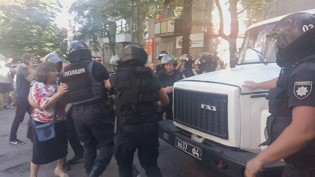 Прихильники Торнадо намагалися перешкодити правоохоронцям етапувати екс-бійців спецроти