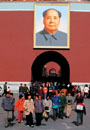 У Пекіні до 110-річчя самого знаменитого китайця ХХ століття вийшла книга «Дідусь Мао Цзедун»   Е то залишається в пам'яті онуків про великих або навіть просто видатних дідусів