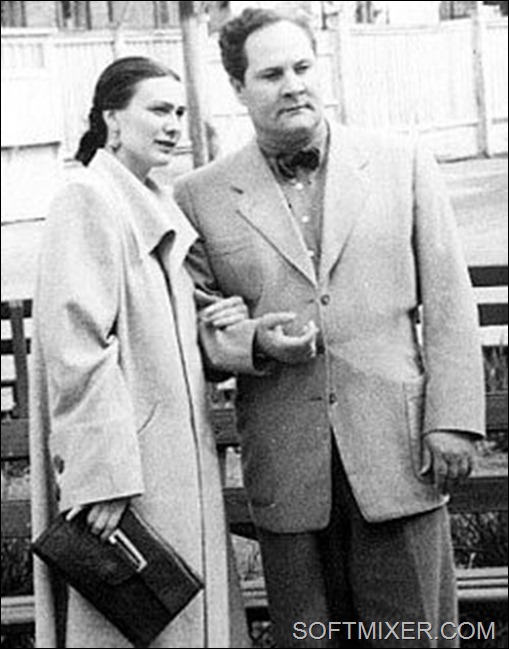 За твердженнями людей, які добре знали дочка всесильного Брежнєва, Галина і Мілаєв, коли приїхали в Москву, деякий час жили в комунальній квартирі неподалік від Курського вокзалу, а потім батько допоміг дочки і зятя: їм дали пристойну окрему квартиру в житловому крилі готелю «Україна»