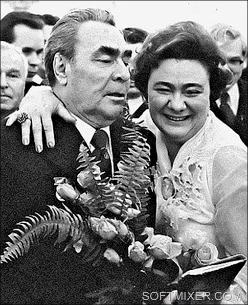 Однак намагалася підтримувати через подруг і знайомих