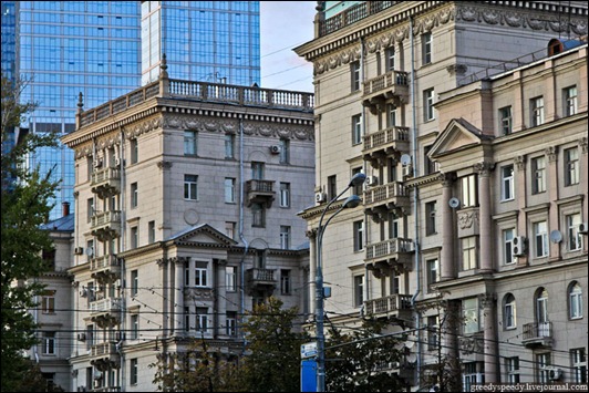 І дачу на Рубльова-Успенська шосе вона здаватися «онукові» Суслова Володимиру Стерликова, Який колись спокусліву Галину спріймав лишь як літню даму з спокусліво великий незадіяною жітлоплощею