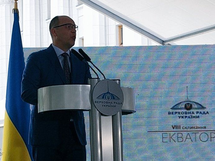 На його переконання, сценарій позачергових виборів є зовнішнім