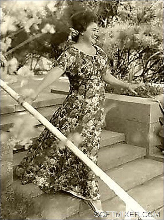 На наступний ранок Глазунов прислав їй це плаття в подарунок