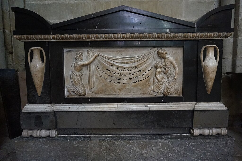 Лозанський собор, де спочатку поховали Катерину, нижче її надгробок в соборі