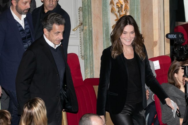 Знаменита модель і дружина екс-президента Франції Карла Бруні удостоїлася воскової копії в паризькому музеї воскових фігур Гревен