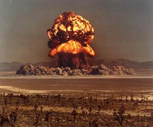 8 березня 1950 Радянський Союз оголосив про створення атомної бомби