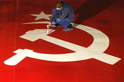 Але сьогодні на «східному порозі Європи» виявилася сила, яка «демонструє багато ознак минулих режимів, які принесли невимовні людські страждання», - і цей факт вимагає пильної уваги, заявляє Fiscal Times