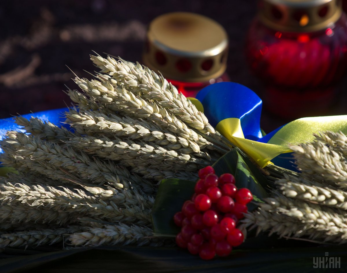 Резолюція також засуджує систематичні порушення прав людини, в тому числі права на самовизначення і свободу слова, вчинені радянським урядом проти українського народу