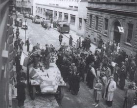 Солдати РОА в Празі, травень 1945 р   - Тобто чеська сторона надала Буняченко карти Праги, щоб його армія орієнтувалася в місті
