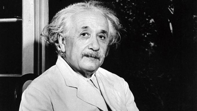 Після смерті лауреата Нобелівської премії американський патологоанатом Томас Харві зберіг мозок Ейнштейна, розрізавши його на багато блоків, з метою пояснити феномен геніальності