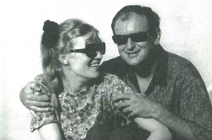 Після закінчення ліцею Анна, за наполяганням мами, яку дуже любила, надійшла на геологічний факультет університету, де подавала великі надії