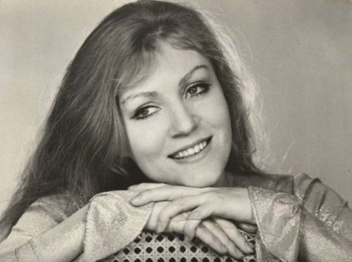 У серпні 1964 року його перемогла на міжнародному пісенному фестивалі в Сопоті, і її - першу