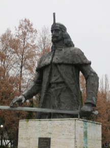 Пам'ятник в Сигишоаре, де Влад Цепеш народився