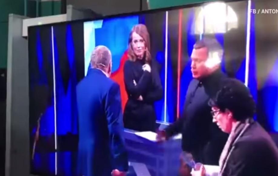 За словами Собчак, Жириновського спеціально тримають на будь-яких виборах президента РФ як заградотряд, який все перетворює в цирк і безглуздість