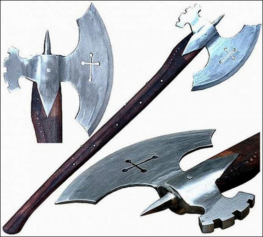 Сокира має чітко виражене напівкругле, лунообразное лезо, довжина якого зазвичай більше його ширини