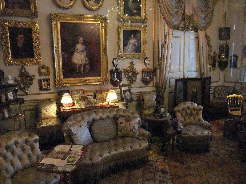 колекція предметів з робочих кабінетів декількох Королів, зібраних у другій половині XIX століття: