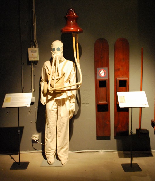 Леонардо любив воду: він розробив інструкції з підводних занурень, винайшов і описав прилад для підводного занурення, дихальний апарат для підводного плавання