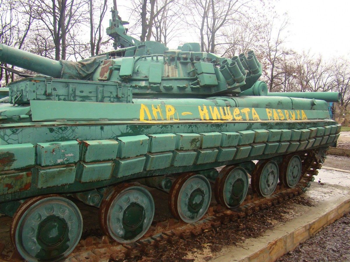 На луганському автовокзалі утворилися натовпи, багато хто намагається виїхати в порядку живої черги