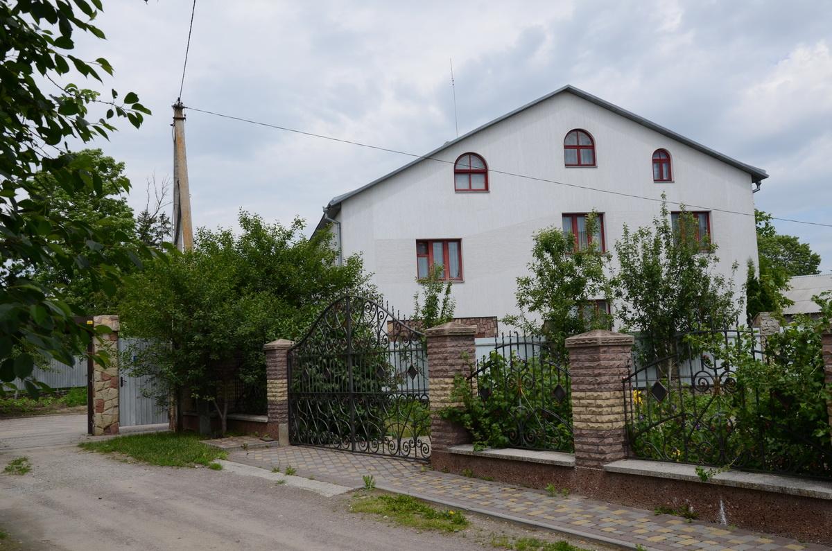 В цілому за рік через нелегальний центр реабілітації, який утримували шахраї без будь-якого медичного освіти, пройшло близько 15 пацієнтів