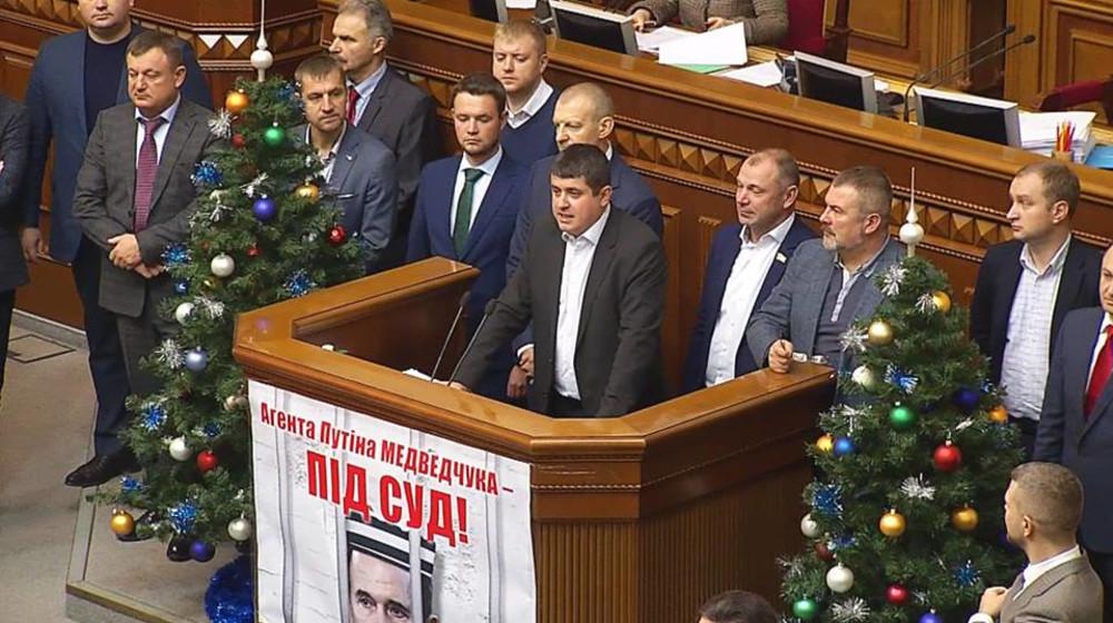 Максим Бурбак підкреслив, що до президентських виборів залишилося 3 місяці, і парламент повинен захистити їх від втручання Росії