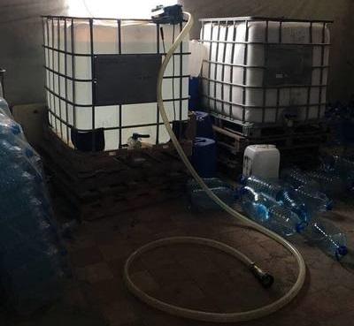 За попередніми даними, сурогатна горілка реалізовувалася в так званих «наливайки»