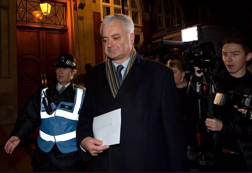 У коментарі щодо Мюррея в СБУ заявили, що він був оголошений персоною нон-грата, оскільки вважається частиною глобальної пропагандистської мережі Путіна, продаючи російську брехню, особливо щодо Криму і війни на сході України