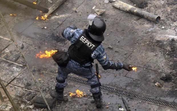 З 24 листопада 2013 року по 22 лютого 2014 року був вбито і поранено 1700 учасників акцій протесту в столиці і 1000 працівників правоохоронних органів