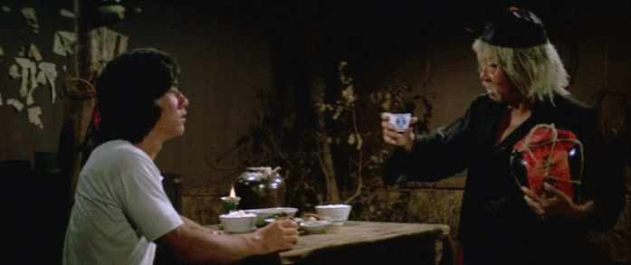 Китайці вже тисячі років тому вміли робити безліч видів алкоголю: вина з меду і винограду, солодку брагу «   h   uangjiu   »З гаоляна, прос а, сорго, рису та інших матеріалів