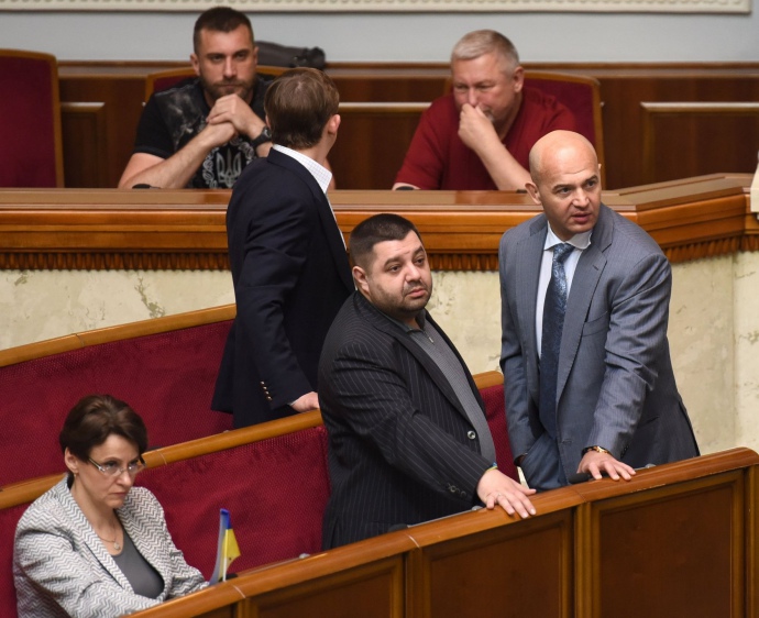 Але якщо у Онищенко буде бажання, я готовий пройти поліграф з питання, чи рекомендував мене йому Грановський, і чи пов'язано консультування Онищенко з Грановським, оскільки подібні рекомендації були дані абсолютно іншою особою на нашій з ним спільної зустрічі, і саме в зв'язку з тим, що я здійснював захист фігурантів у газовій справі Онищенко