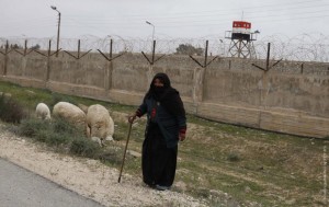 Армія завжди ділиться на дві частини: бойову (вона набагато суворіше, і люди там дійсно воюють) і job-ерів (в основному, це люди, які займаються документацією)