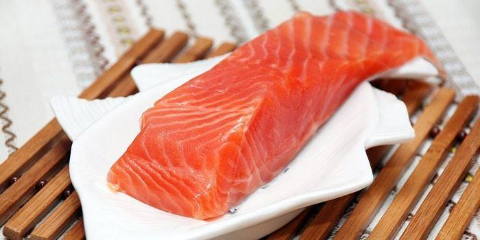 Зручно буде укласти в невеликі тарталетки прямо шматочками (поверх вершкового масла) або використовувати для приготування повітряного рибного мусу з вершковим сиром