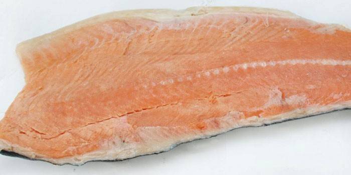 Після цього злити рідину, що утворилася, нарізати шматками і подати до столу