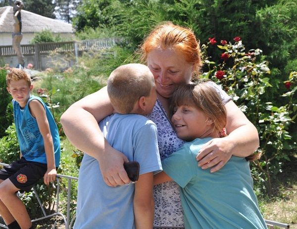 Щоранку поїзд «Луганськ-Одеса» доставляє до Південної Пальміри вагони людей зі сходу України