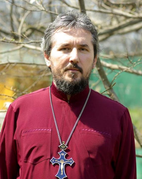 Про це ми розмовляємо з настоятелем Свято-Макаріївської громади протоієреєм Владиславом Софійчука, в приході якого, слідуючи давній традиції, що бере початок ще з довоєнного часу минулого століття, ведеться духовно-опікунська діяльність з жінками, котрі скоїли аборт, як правило, через незнання, а потім розкаявся в цьому страшному гріху