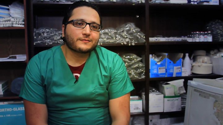 Урядові війська за підтримки російської авіації в останні тижні посилили натиск на своїх супротивників і оточили контрольовані тими райони міста, де в украй важких умовах залишаються десятки тисяч мирних жителів