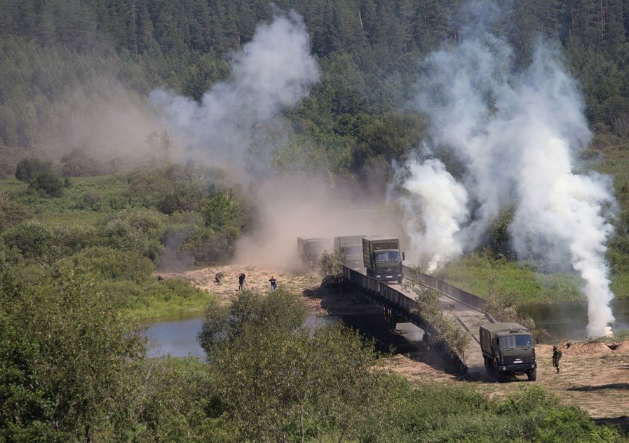 Армія в будь-яких умовах обстановки повинна бути готова протистояти виникаючим в ставленні держави викликам, ризикам і загрозам