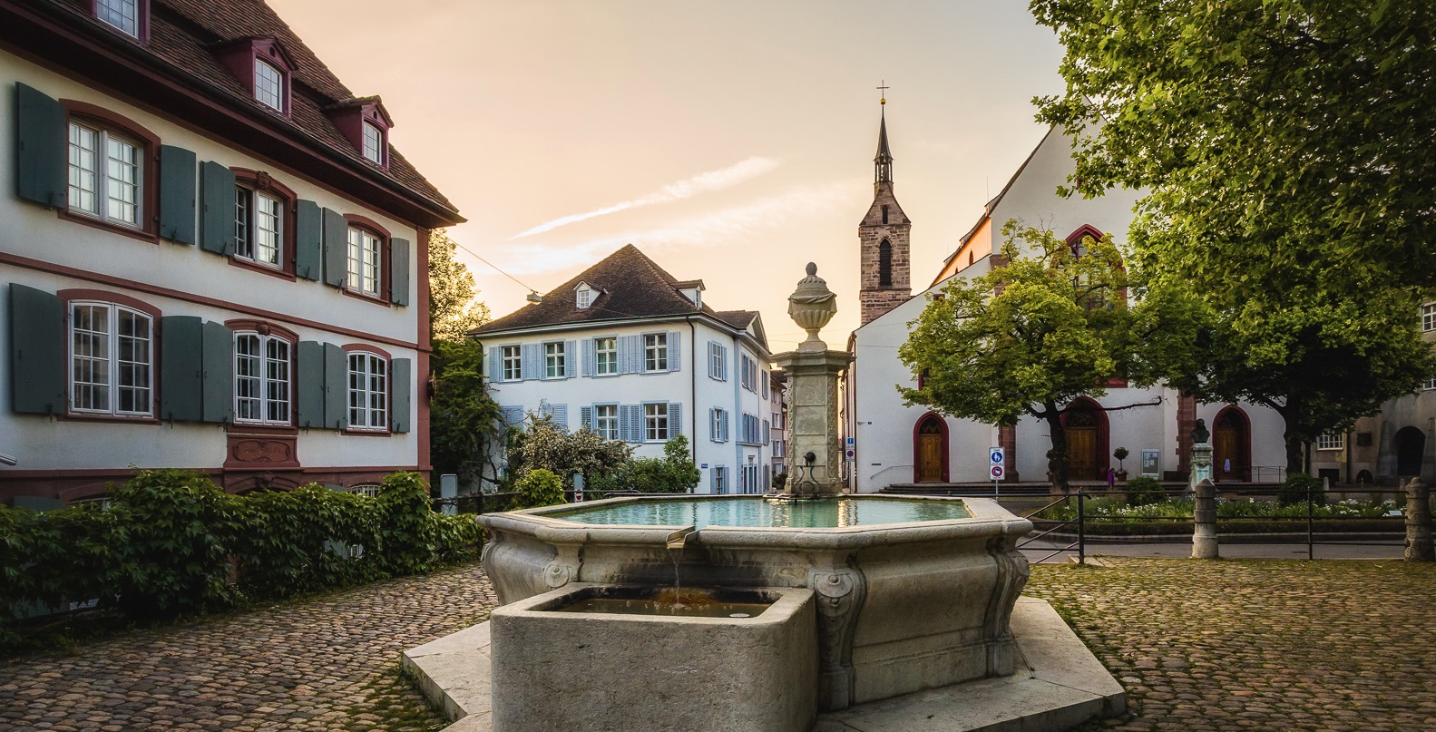 Після базельського землетрусу 1356 року деякий час площа служила міським ринком