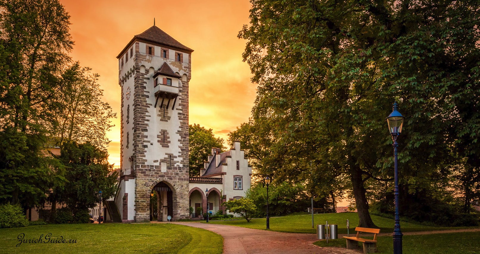 Дістатися: Aeschenplatz (трамвай №3 у напрямку до Birsfelden)