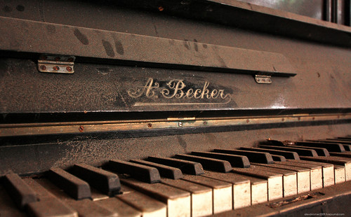 Сьогоднішній репортаж я хотів би присвятити одному забутого і всіма кинутого особняку в Петербурзі